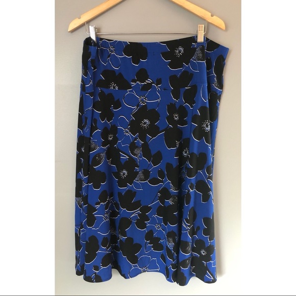 Roz & Ali Knee Length Skirt - Picture 2 of 4